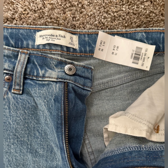 Abercrombie & Fitch High Rise Relaxed Straight Leg Jeans - Picture 7 of 8